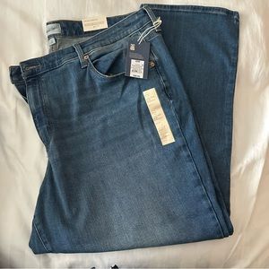 Universal Thread High Rise Slim Straight 22w